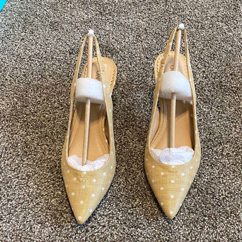Women’s Pointed Toe Slingback Heels in Beige white Polka Dot